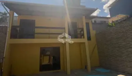 Casa com 6 dormitórios, sendo 3 suítes (1 suíte master com hidromassagem) + edícula com 2 dormitórios, 4 vagas
