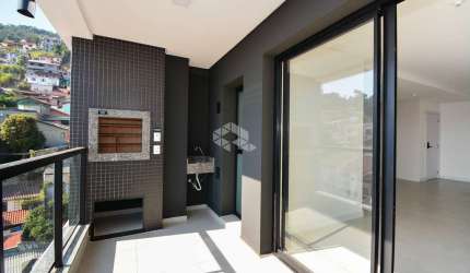 Apartamento com vista para o mar, de 3 dormitórios, sendo 3 suítes, 2 vagas de garagem no Centro de Florianópolis/SC.