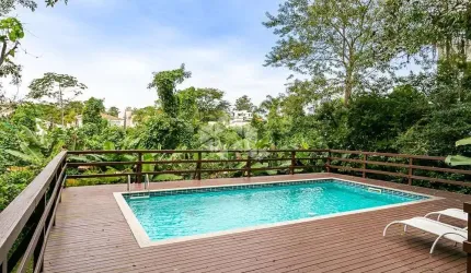 APARTAMENTO TRIPLEX MOBILIADO  COM 4 DORMITORIOS SENDO 2 SUÍTES LAGOA DA CONCEIÇÃO