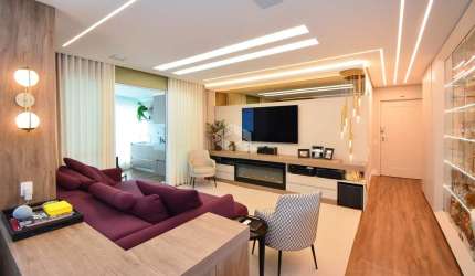 Belíssimo Apartamento semi-mobiliado no bairro Centro próximo ao Shopping Beiramar com 3 suítes e 2 vagas de garagem.