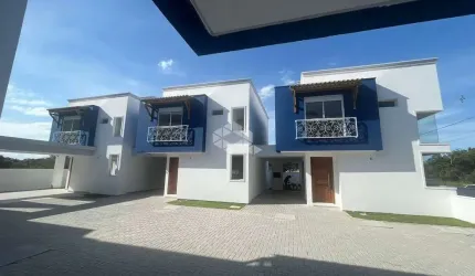 Casa residencial com 3 dormitórios sendo 3 suítes, 1 vaga de garagem no bairro Alto Ribeirão - Florianópolis/SC
