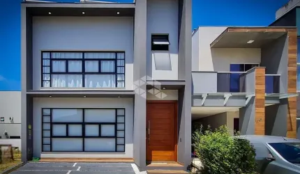 CASA DE ALTO PADRÃO EM CONDOMINIO CLUBE COM 3 SUÍTES NO BAIRRO BEIRA-RIO EM BIGUAÇU/SC