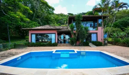 CASA DE ALTO PADRÃO COM 4 QUARTOS SENDO 1 SUÍTE NA LAGOA DA CONCEIÇÃO DE FLORIANÓPOLIS/SC