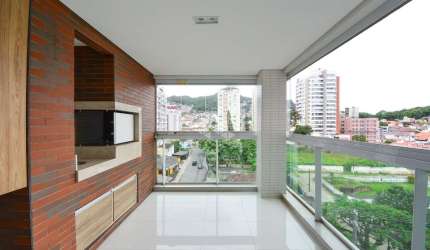 APARTAMENTO SEMI-MOBILIADO COM 2 SUÍTES E LOCALIZAÇÃO PRIVILEGIADA NA AGRONÔMICA EM FLORIANÓPOLIS/SC