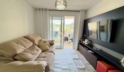 APARTAMENTO MOBILIADO COM 2 QUARTOS SENDO 1 SUÍTE E 1 VAGA DE GARAGEM NO BAIRRO TRINDADE EM FLORIANÓPOLIS/SC