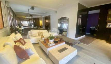 Apartamento, 4 dormitórios, sendo 2 suítes, e 4 vagas de garagem no Centro de Florianópolis