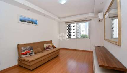 APARTAMENTO COM 2 QUARTOS EM LOCALIZAÇÃO PRIVILEGIADA NO CENTRO DE FLORIANÓPOLIS/SC