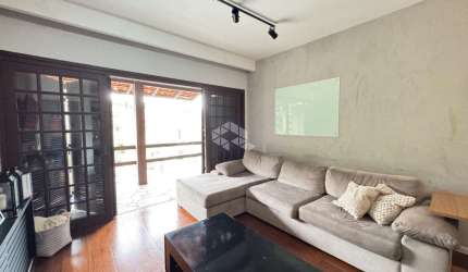 CASA COM 3 QUARTOS SENDO 1 SUÍTE NO BAIRRO PANTANAL EM FLORIANÓPOLIS