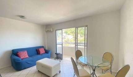 APARTAMENTO SEMIMOBILIADO COM 3 QUARTOS, VAGA DE GARAGEM E VISTA PANORÂMICA NO CENTRO DE FLORIANÓPOLIS