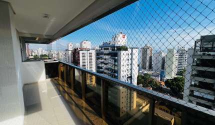 APARTAMENTO SEMIMOBILIADO DE ALTO PADRÃO NO CENTRO DE FLORIANÓPOLIS COM 3 SUÍTES 2 VAGAS E VISTA PANORÂMICA