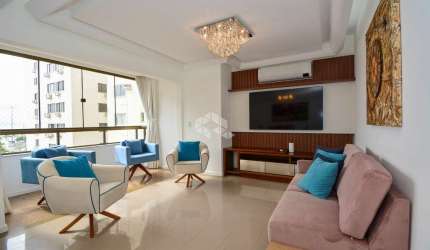 APARTAMENTO AMPLO COM 3 QUARTOS SENDO 1 SUÍTE E 1 VAGA DE GARAGEM NO CENTRO DE FLORIANÓPOLIS/SC