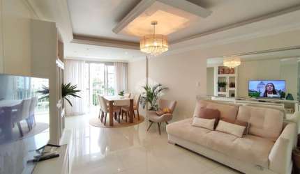 APARTAMENTO MOBILIADO COM 3 QUARTOS SENDO 1 SUÍTE E VISTA PARA PRAÇA NO CENTRO DE FLORIANÓPOLIS