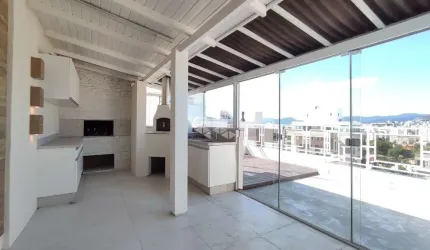 COBERTURA NO CENTRO DE FLORIANÓPOLIS COM SUÍTE VAGA DE GARAGEM E CONDOMÍNIO COMPLETO