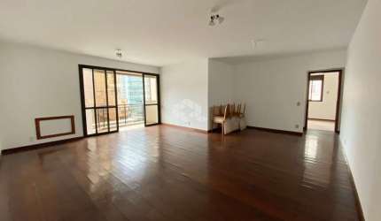 APARTAMENTO COM 4 QUARTOS SENDO 1 SUÍTE E 2 VAGAS NO CORAÇÃO DO CENTRO DE FLORIANÓPOLIS
