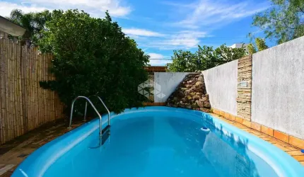 CASA COM 3 QUARTOS SENDO 1 SUÍTE PISCINA E ÁREA GOURMET NO SANTA MÔNICA FLORIANÓPOLIS