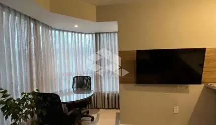 FLAT MOBILIADO 1 DORMITÓRIO COM SACADA REFORMADO E VAGA NO CENTRO DE FLORIANÓPOLIS
