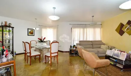 APARTAMENTO AMPLO COM 3 QUARTOS SENDO 1 SUÍTE 3 VAGAS DE GARAGEM VISTA PARCIAL DO MAR NO CENTRO DE FLORIANÓPOLIS
