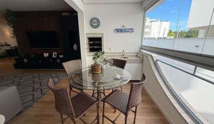 APARTAMENTO  COM 2 QUARTOS SENDO 1 SUÍTE MOBILIADO COM SACADA E CHURRASQUEIRA EM JURERÊ INTERNACIONAL