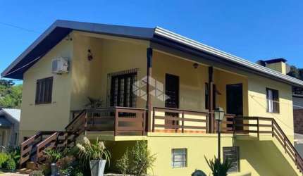 Casa semi mobilada a venda no bairro Simonaggio.