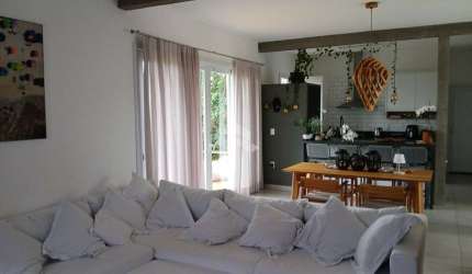 CASA  ALTO PADRÃO EM CONDOMÍNIO FECHADO PROXIMO AO SURFLAND