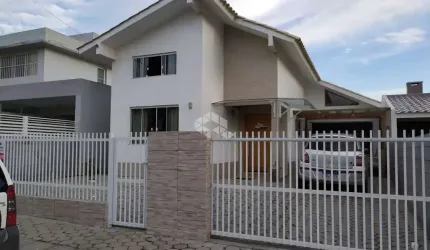 Casa à venda em Garopaba no bairro Ambrósio.