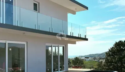 Casa à Venda de Alto Padrão em Garopaba no bairro Ferraz