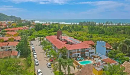 Pousada á venda na Praia da Ferrugem a 50 metros da areia.