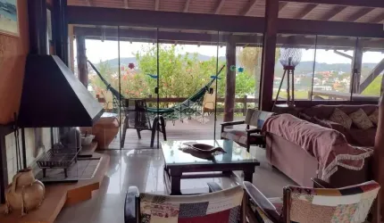 Casa com 5 quartos, 3 vagas e 225 m² privativos no Condomínio Mar Azul - bairro Morrinhos - Garopaba SC