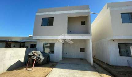 Casa com 2 dormitórios (suítes), 2 vagas, com 86,82 m² de área construída no bairro Encantada em Garopaba SC