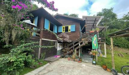 Casa com 2 quartos, 5 vagas, 115,35 m² privativos em 2.727,83 m² de área total, na Encantada, Garopaba SC