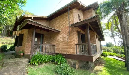 Casa 4 dormitórios, 280m² privativos, no Vale dos Pinheiros em Gramado