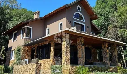 Casa 04 dormitórios, 292m² privativos, no Saint Moritz, em Gramado