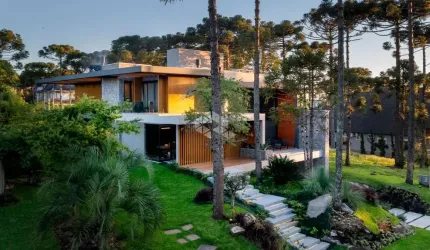 Casa Las Piedras, 04 suítes no Condomínio Fechado Aspen Mountain, com 618m² privativos