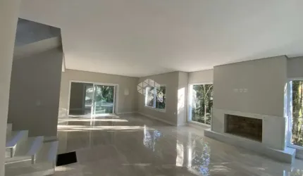 Casa nova em condomínio fechado na cidade de Canela, com 321,00 m².