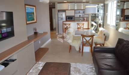 Apartamento de 2 dormitórios, sendo 1 suíte, mobiliado com requinte