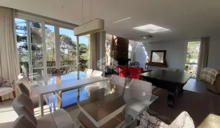 Casa 5 dormitórios (3 suítes), 480m², em Condomínio Fechado em Canela