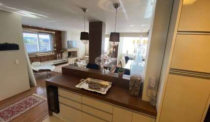 Apartamento 4 suítes, 255m² privativos, 2 vagas, no Centro de Gramado, próximo a Rua Coberta.