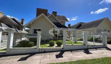 Casa com 279m² privativos, mobiliada, no Vale das Colinas em Gramado