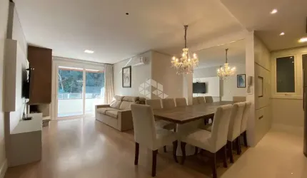 Apartamento 2 dormitórios, 81,89m² privativos, 2 vagas, no Centro de Gramado, uma quadra da Rua Coberta
