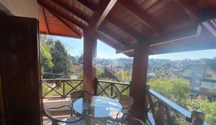 Apartamento 03 dormitórios, com 163m², 2 vagas, no coração de Gramado