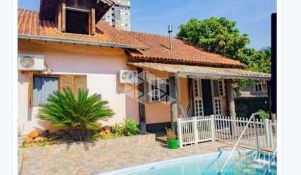 Casa de 3 dormitórios, próxima ao parcão de Gravataí, com piscina