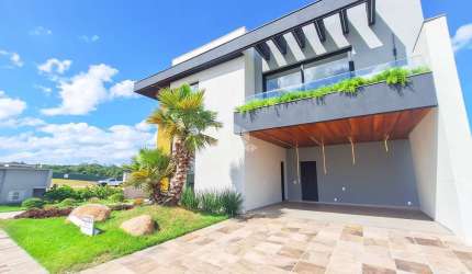 Excelente Sobrado com 445 m² 4 Dormitórios Suítes e 2 Vagas para carro á venda.