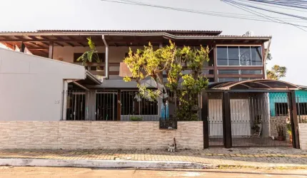 SOBRADO COM 3 DORMITORIOS, DUAS SUITES, AREA GOURMET E TOTALMENTE MOBILIADO