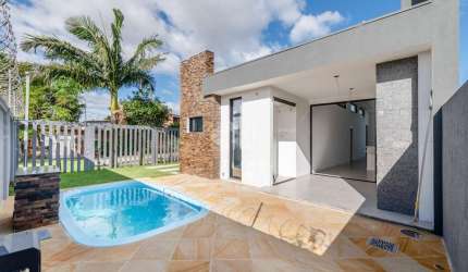 CASA EM CONDOMÍNIO COM 3 SUÍTES