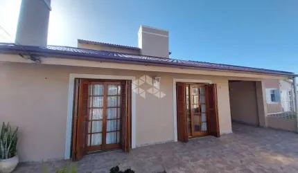 Casa com 4 dormitórios, sendo 2 suítes no bairro Colina em Guaíba.