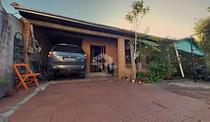 Casa à venda com 3 dormitórios, 2 vagas garagem, sala, cozinha ampla com fogão campeiro, anexo despe
