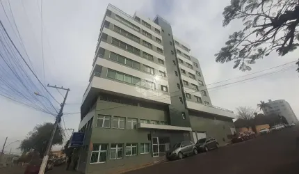 Apartamento à venda com 3 dormitórios, suíte, 2 vagas garagem, vista panorâmica, no Centro de Guaíba