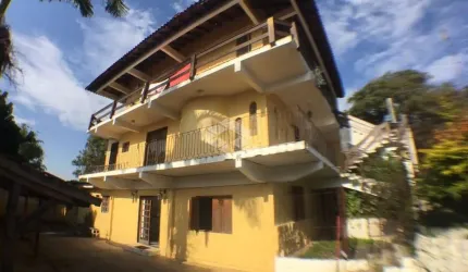 Casa à venda, com 2 quartos, 1 vaga de garagem  próximo ao centro de Guaíba.
