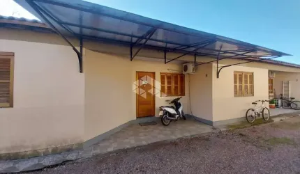 Casa à venda com 2 dormitórios, 1 vaga coberta em condominio na praia da Alegria