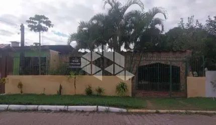 Casa  à venda com 4 dormitórios, 2 vagas na Alegria em Guaíba.